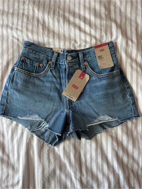 NWT Levi’s 501 shorts, size 26